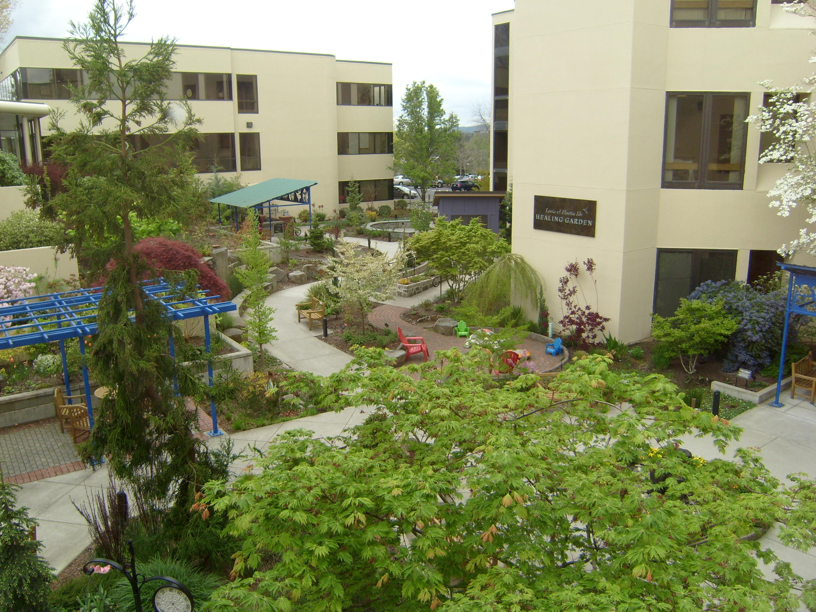 Meridian Park Medical Center garden rock wall view