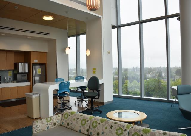 Randall Children's Inpatient Rehabilitation - Kitchen