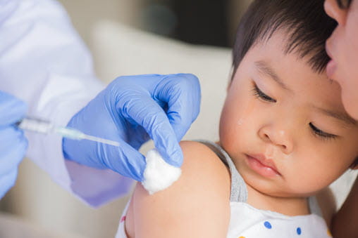Toddler getting vaccinated